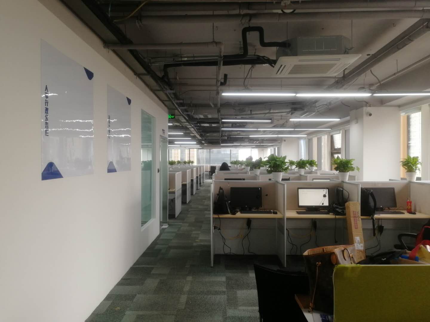 信鼎公司成都分公司辦公室裝修實(shí)景圖（3）